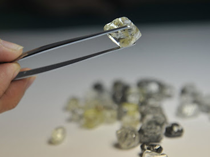 تأثير حجم حبيبات الماس على أدوات النشر