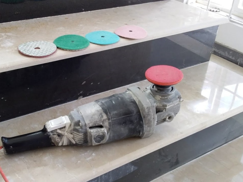 أدوات دقيقة لإتقان الخطوات وحواف الأرضيات